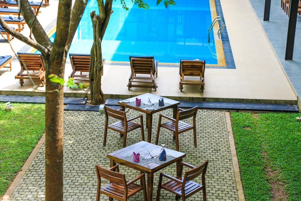 Fresco Water Villa Sigiriya Exterior photo