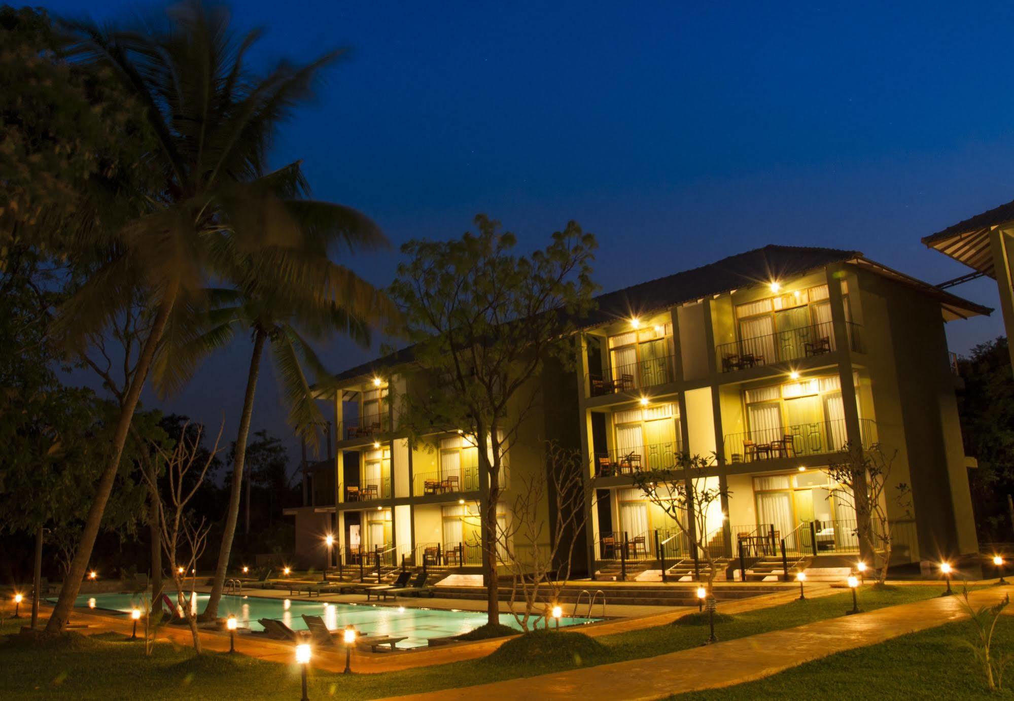 Fresco Water Villa Sigiriya Exterior photo